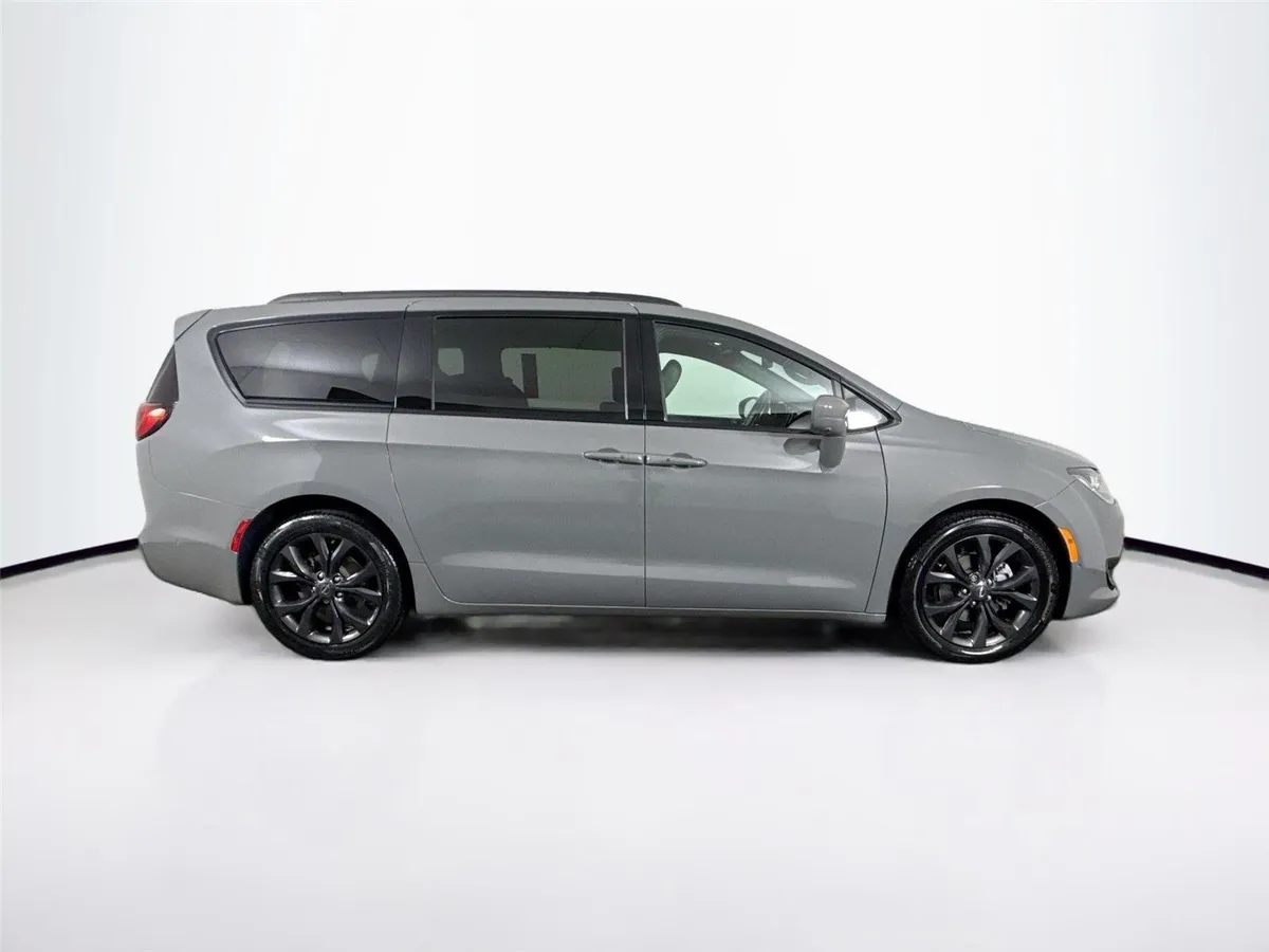 2020 Chrysler Pacifica Touring L Plus thumbnail 11