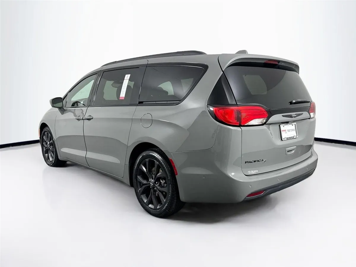 2020 Chrysler Pacifica Touring L Plus thumbnail 13