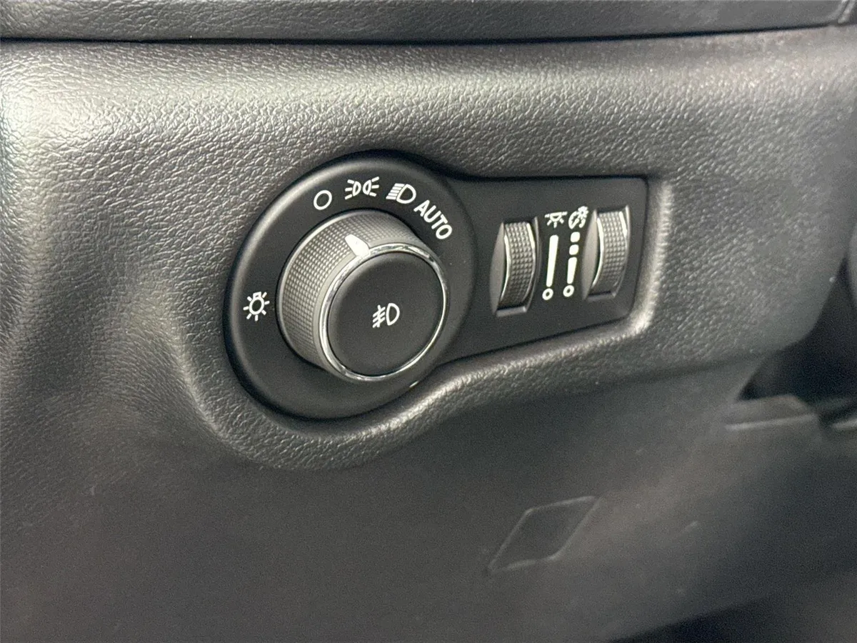 2020 Chrysler Pacifica Touring L Plus thumbnail 16