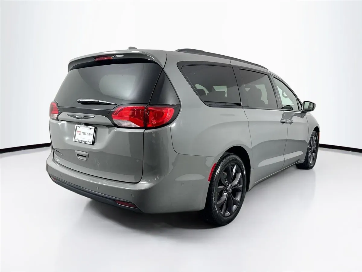 2020 Chrysler Pacifica Touring L Plus thumbnail 2