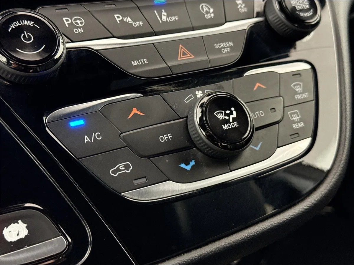 2020 Chrysler Pacifica Touring L Plus thumbnail 26