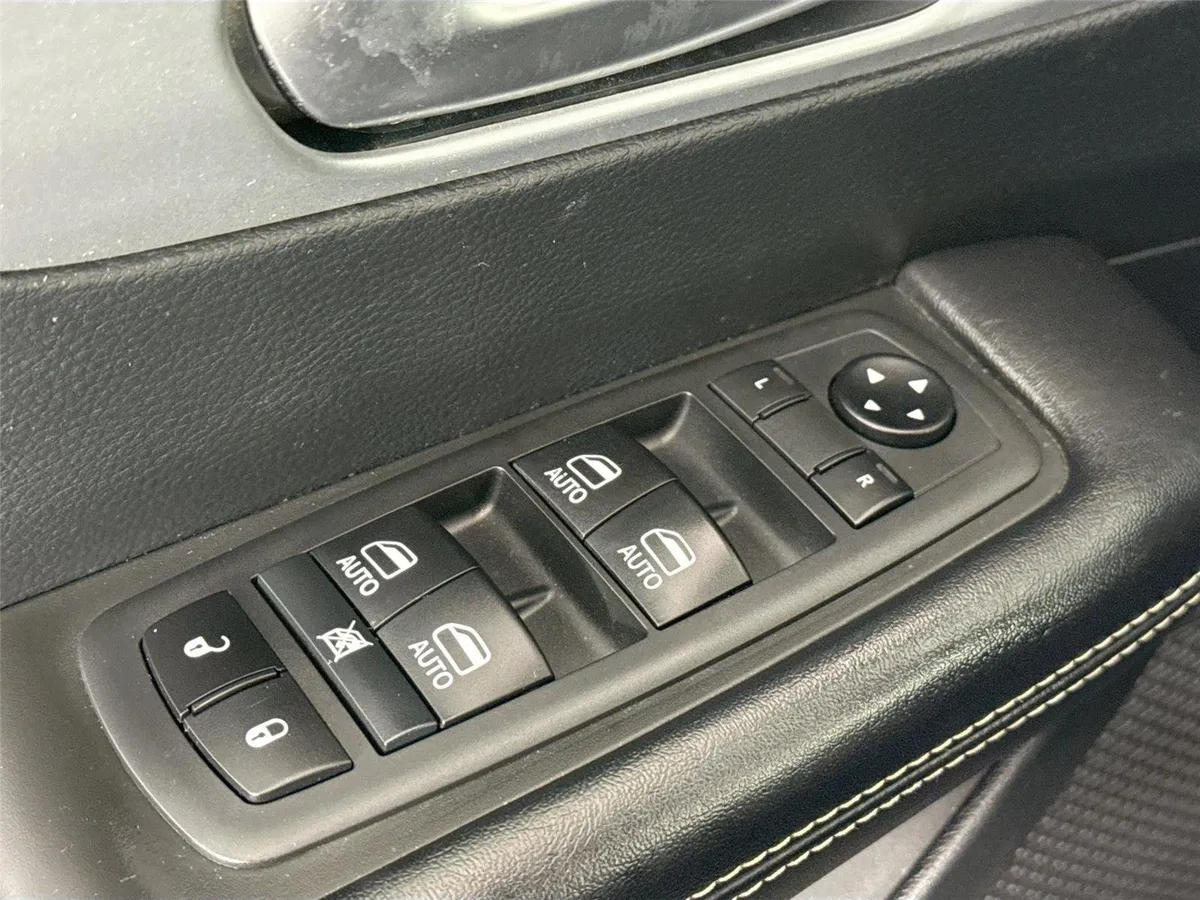 2020 Chrysler Pacifica Touring L Plus thumbnail 28