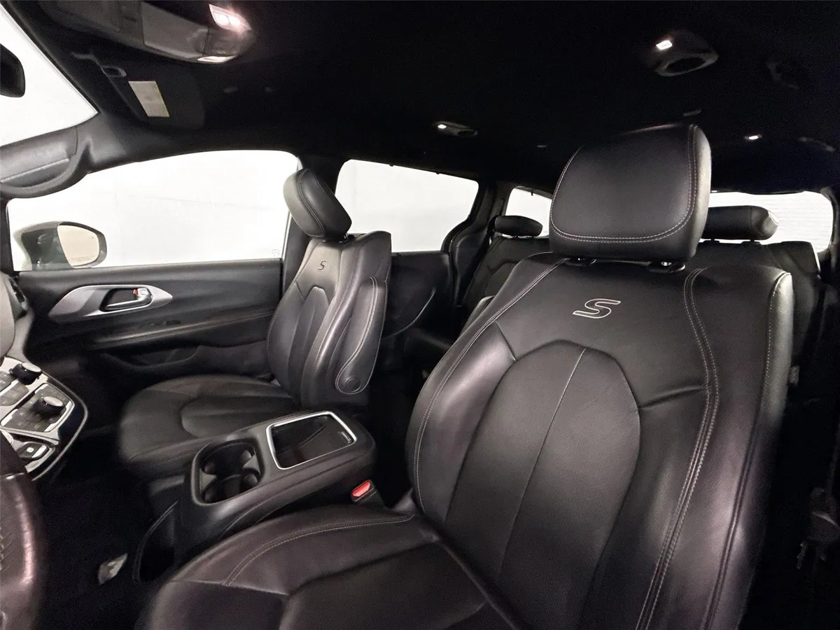 2020 Chrysler Pacifica Touring L Plus thumbnail 3