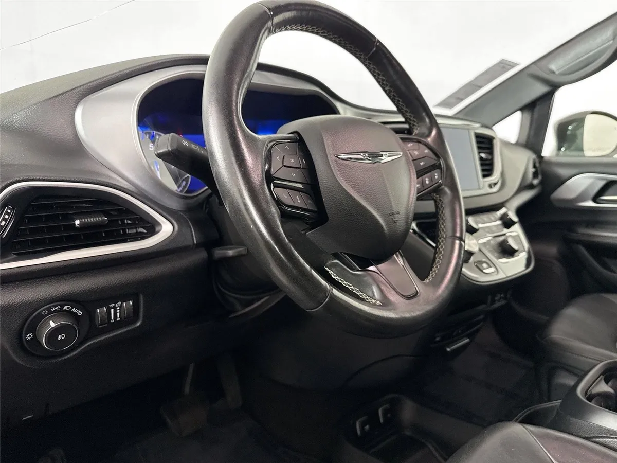 2020 Chrysler Pacifica Touring L Plus thumbnail 4
