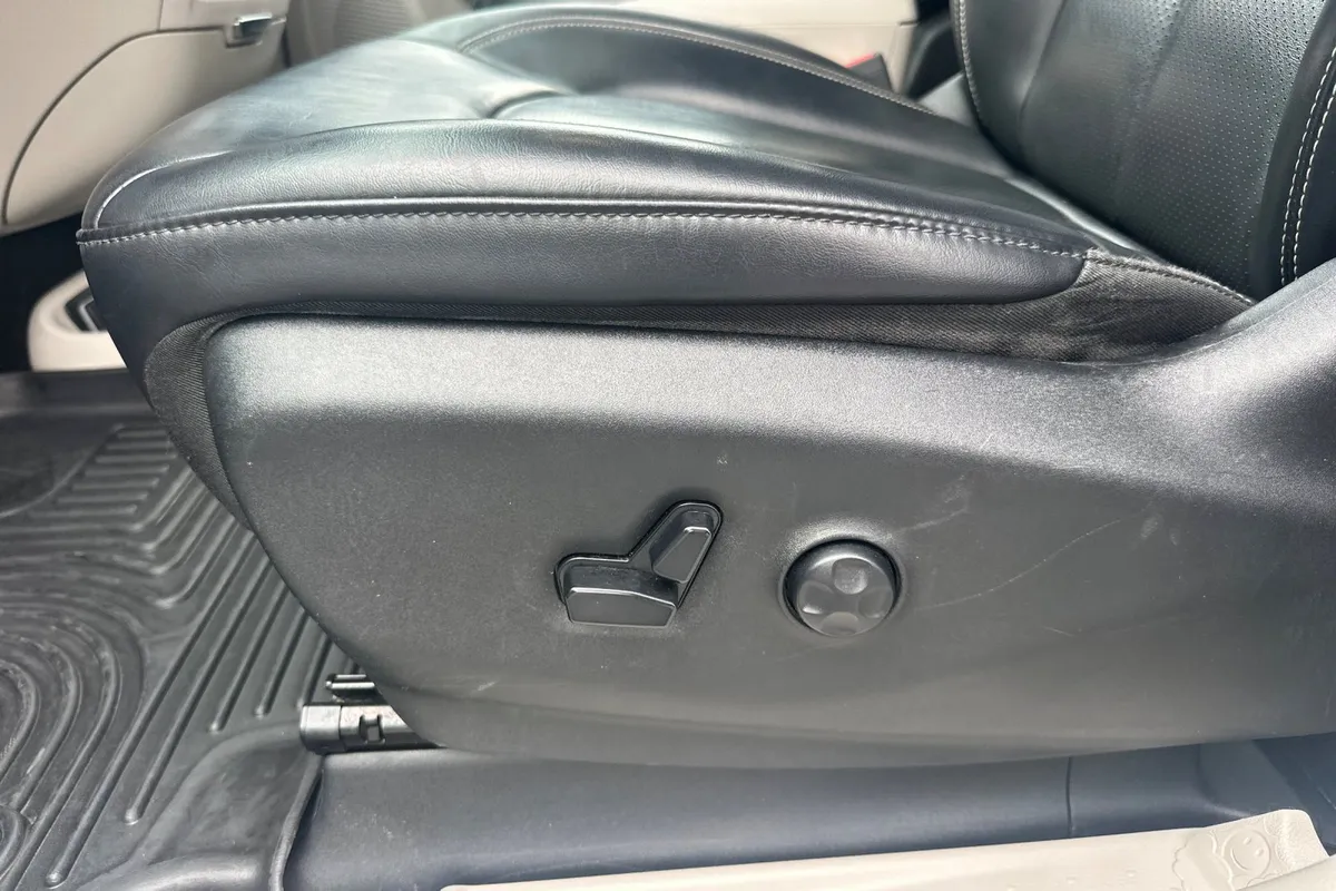 2020 Chrysler Voyager LXI thumbnail 13