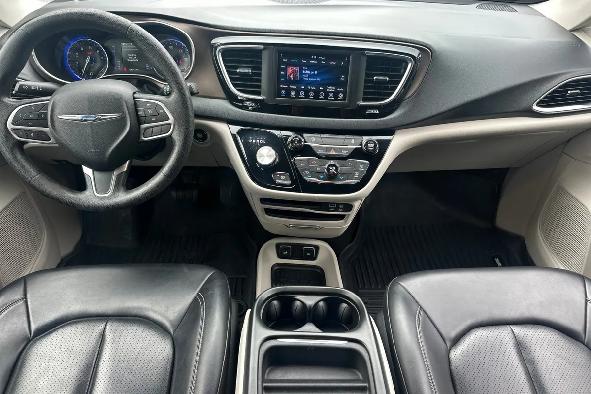 2020 Chrysler Voyager LXI thumbnail 15