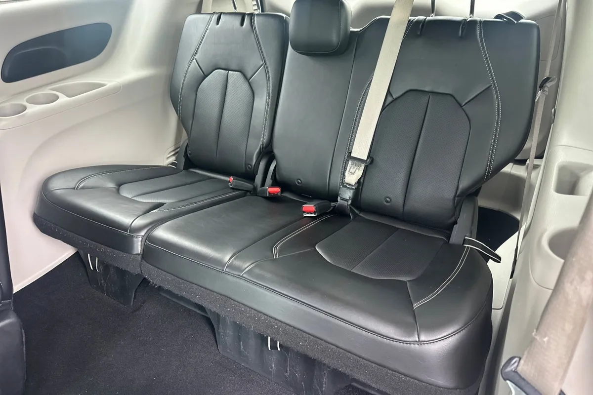 2020 Chrysler Voyager LXI thumbnail 17