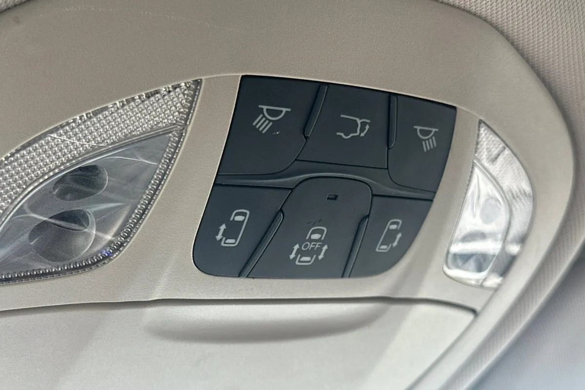 2020 Chrysler Voyager LXI thumbnail 20