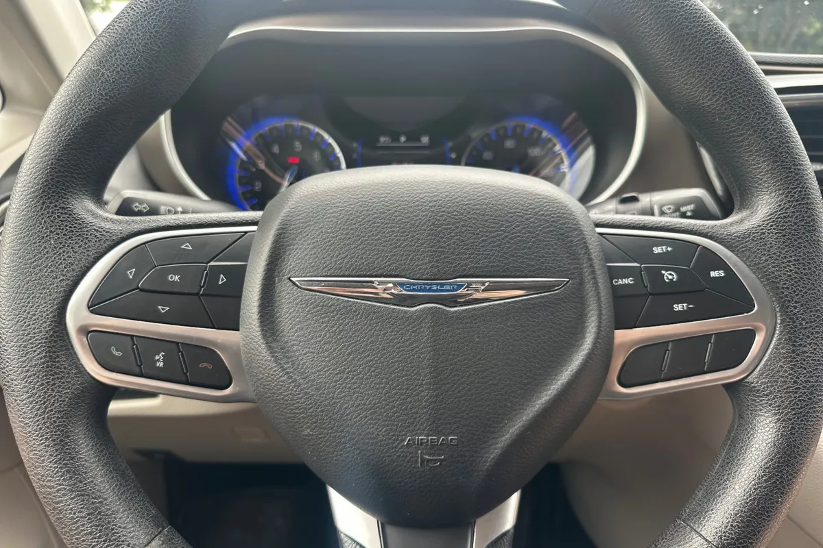 2020 Chrysler Voyager LXI thumbnail 26