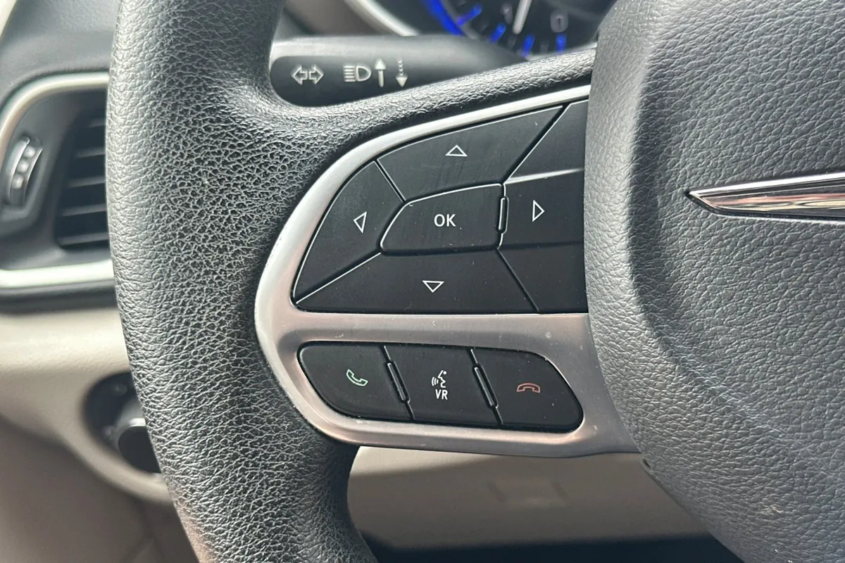 2020 Chrysler Voyager LXI thumbnail 27