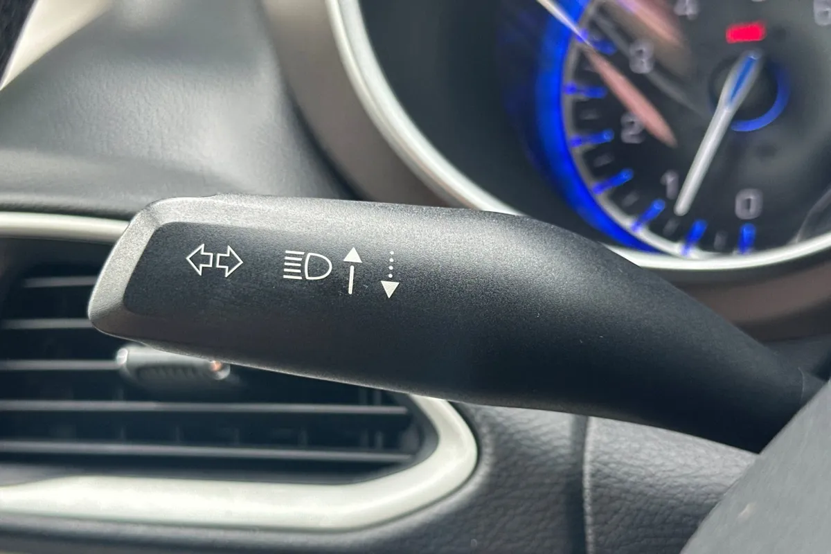 2020 Chrysler Voyager LXI thumbnail 29