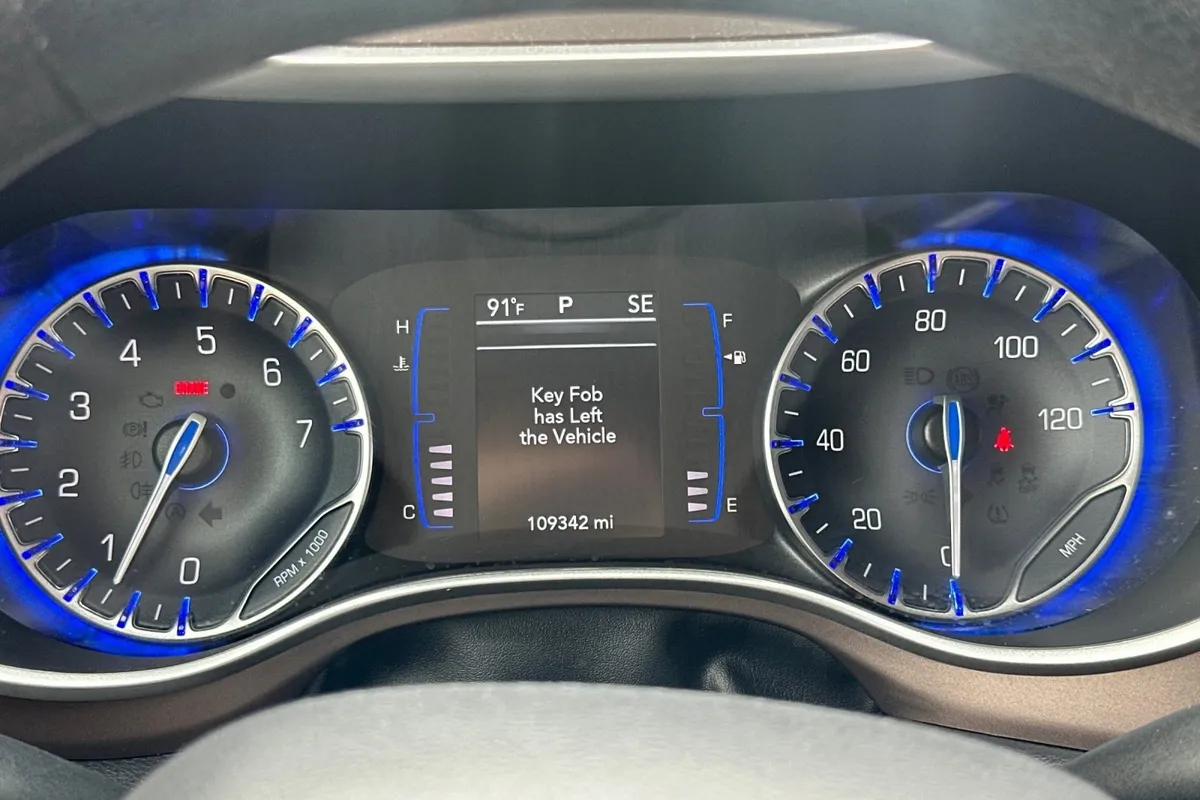 2020 Chrysler Voyager LXI thumbnail 31