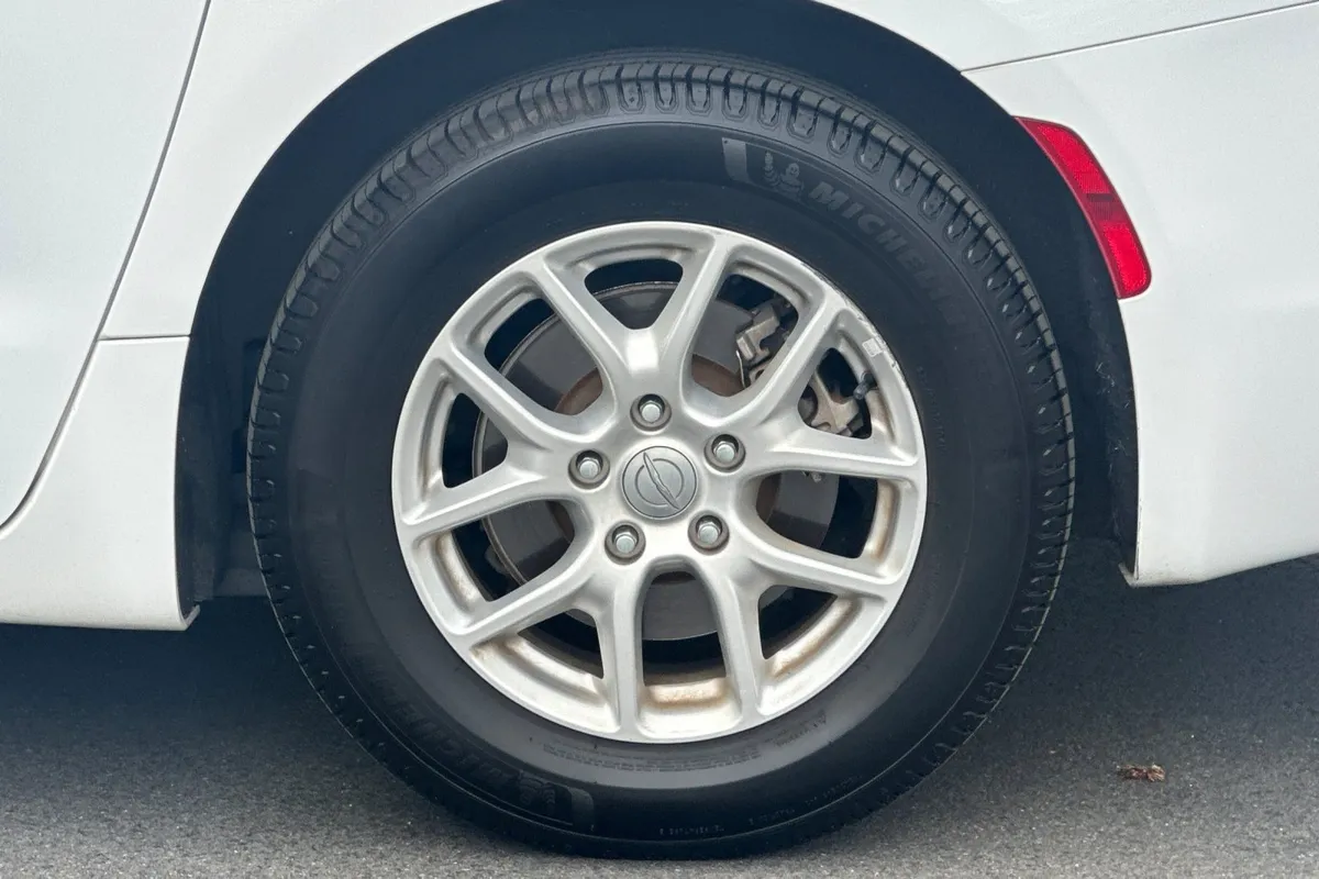2020 Chrysler Voyager LXI thumbnail 34