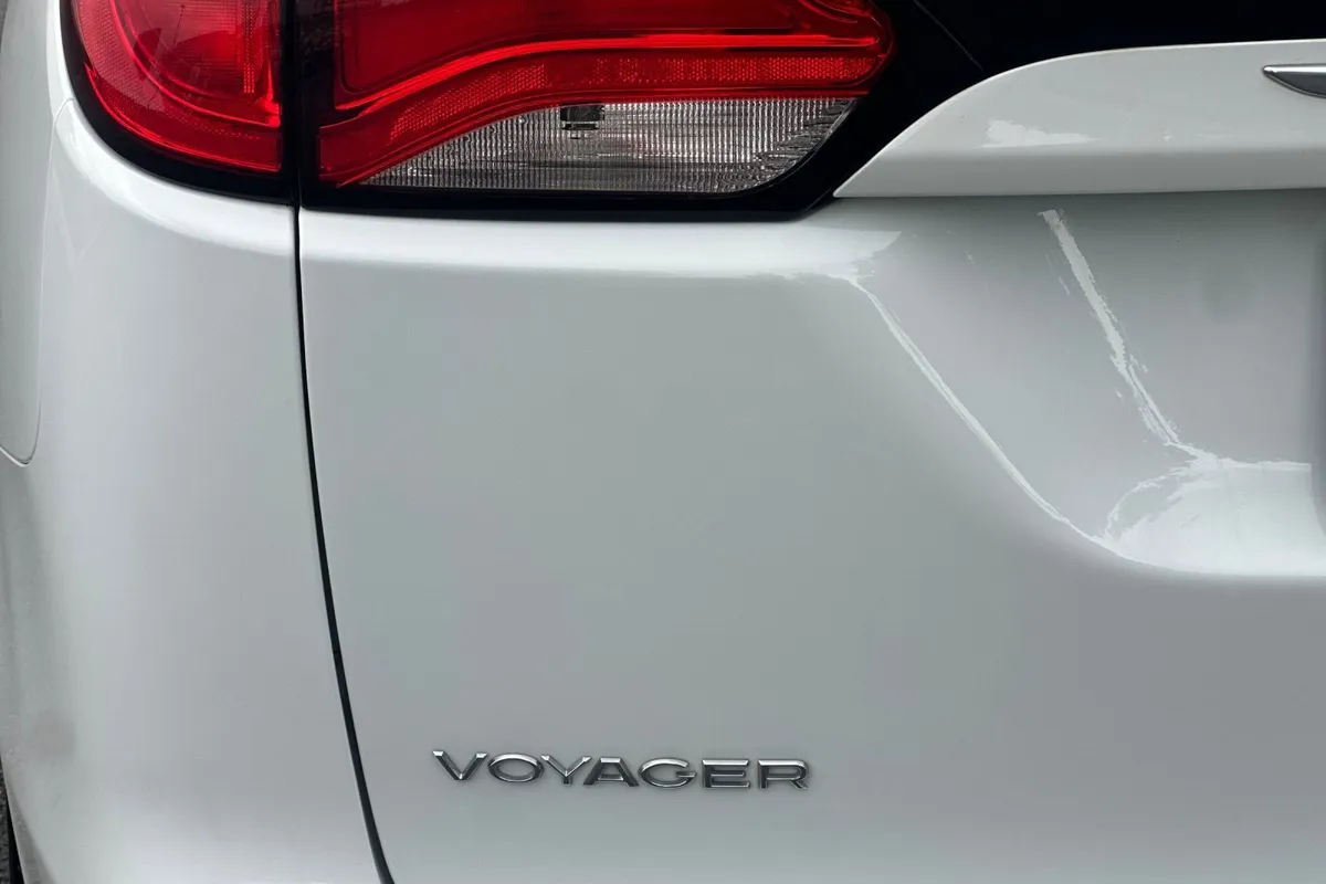 2020 Chrysler Voyager LXI thumbnail 35