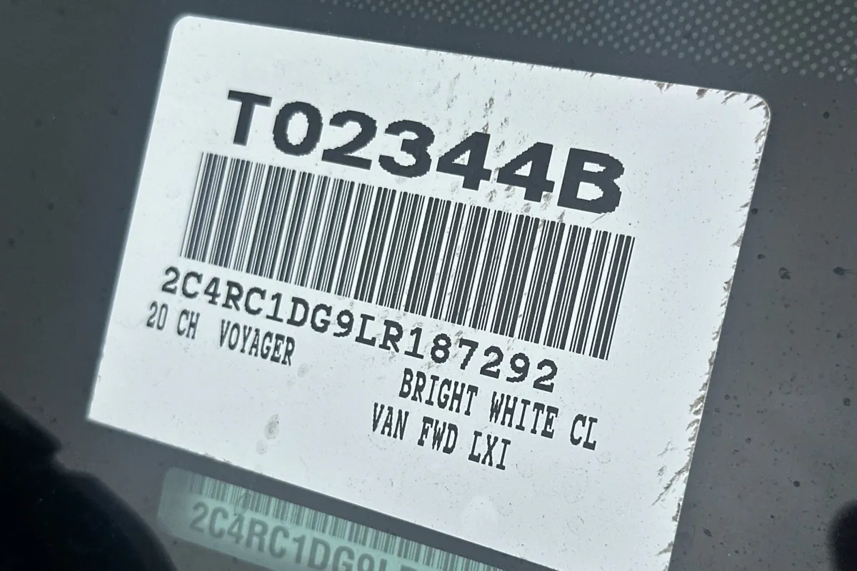 2020 Chrysler Voyager LXI thumbnail 37
