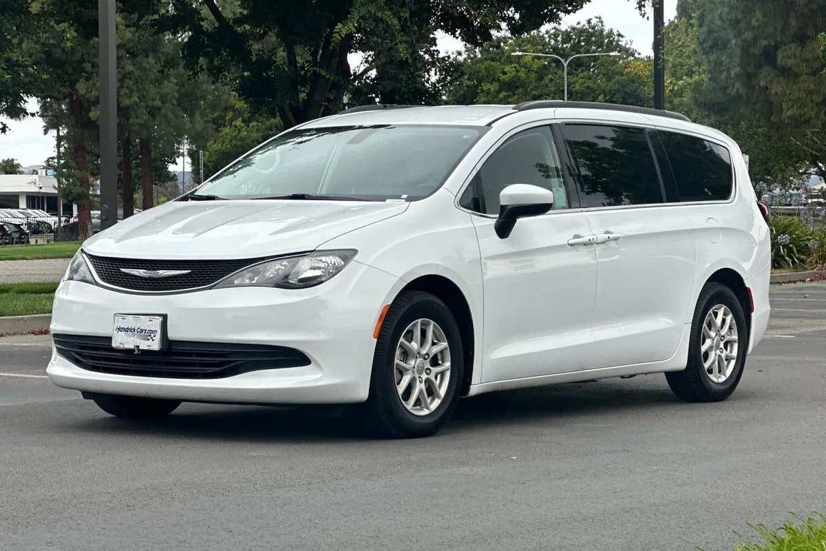 2020 Chrysler Voyager LXI thumbnail 8