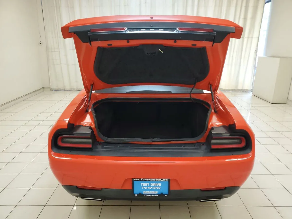 2020 Dodge Challenger SXT thumbnail 21
