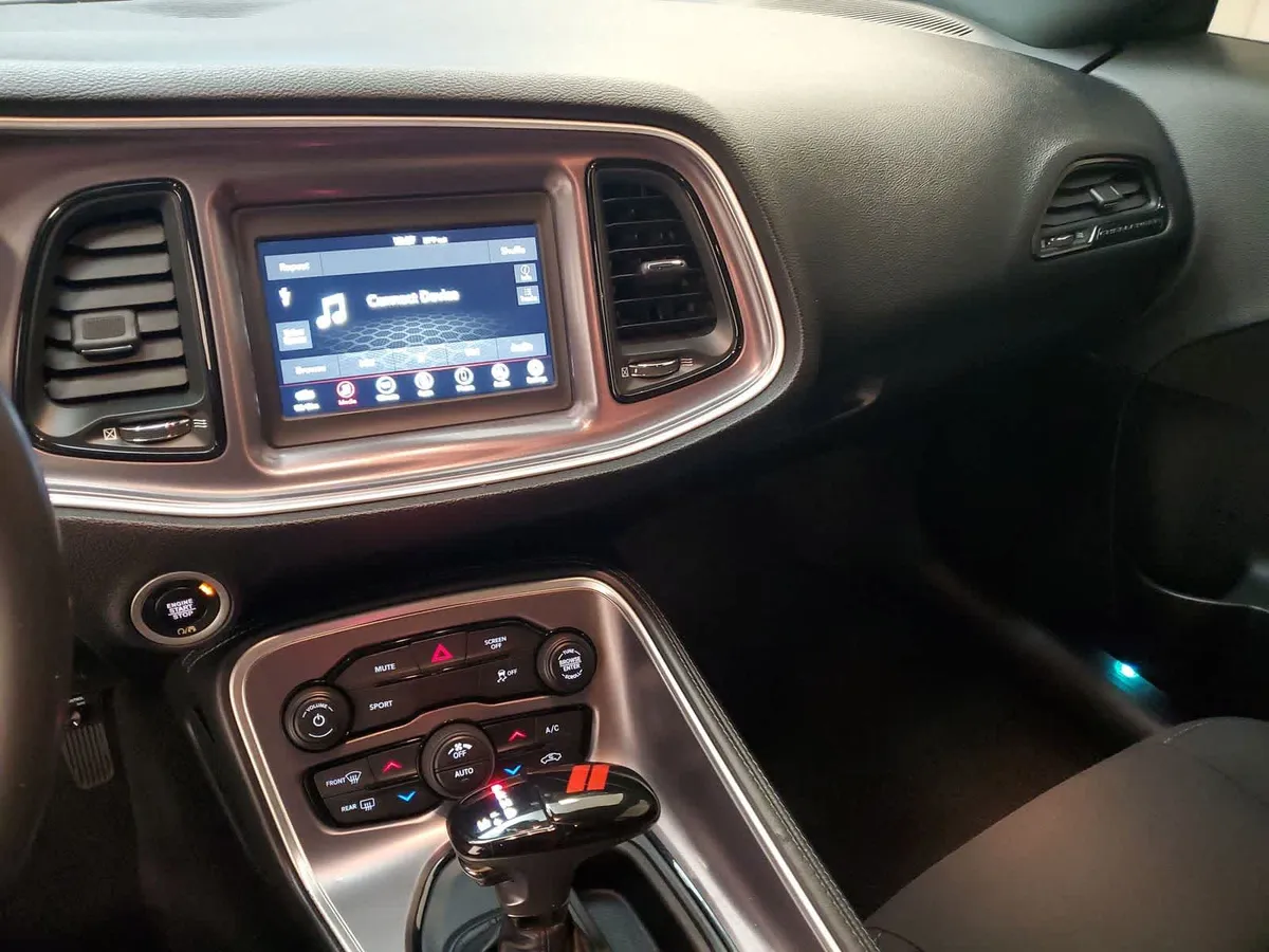 2020 Dodge Challenger SXT thumbnail 28