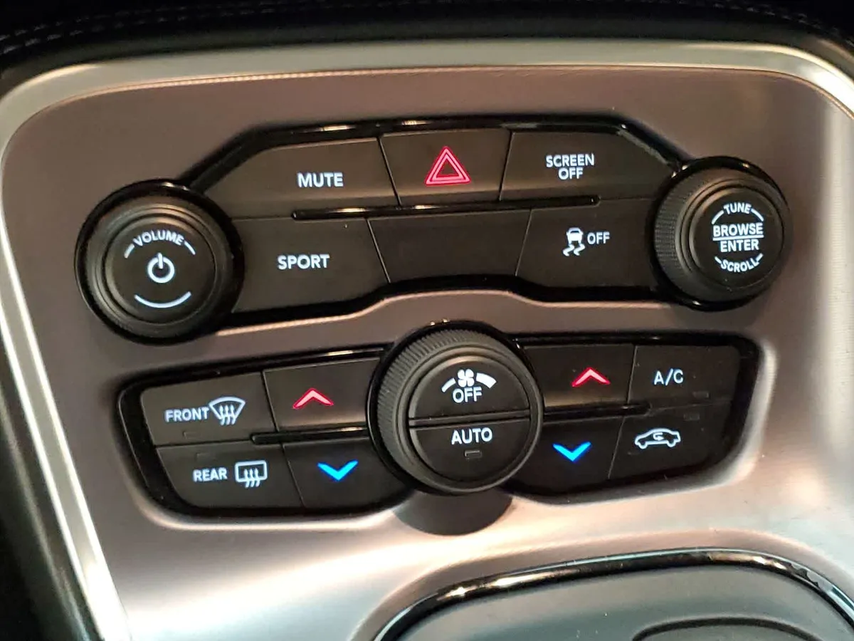 2020 Dodge Challenger SXT thumbnail 29