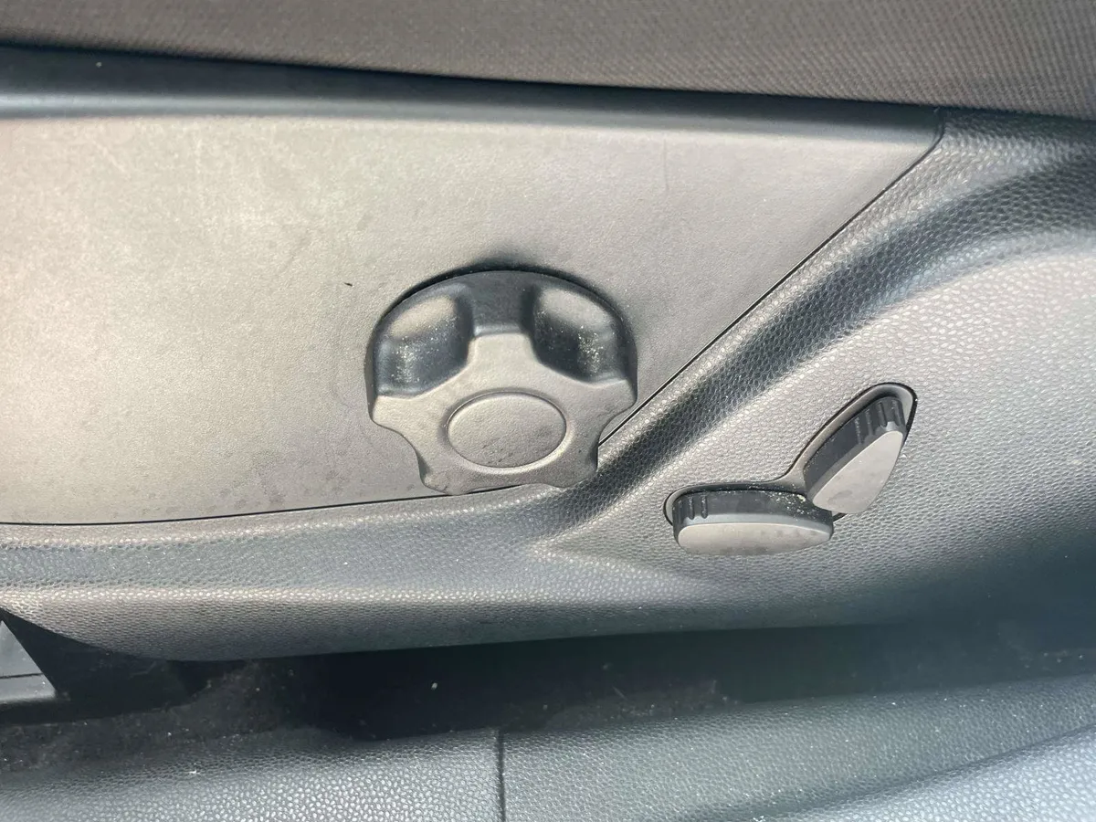 2020 Ford EcoSport SE thumbnail 19