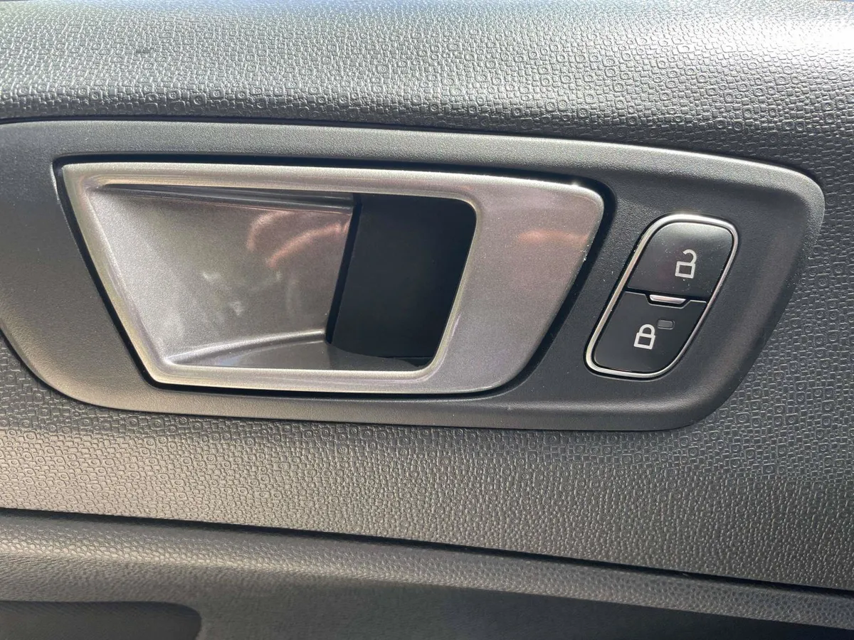 2020 Ford EcoSport SE thumbnail 23