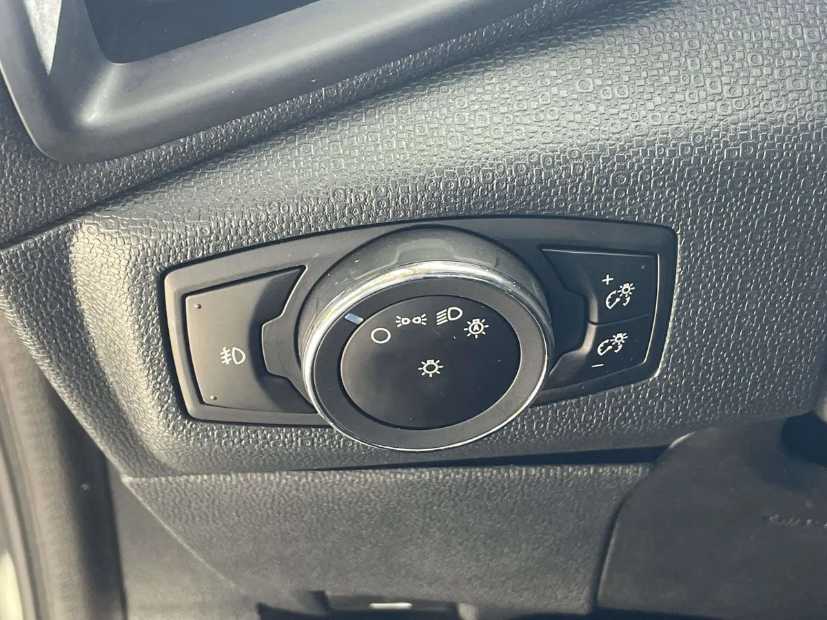 2020 Ford EcoSport SE thumbnail 24