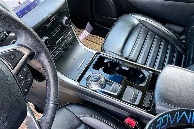 2020 Ford Edge SEL thumbnail 15