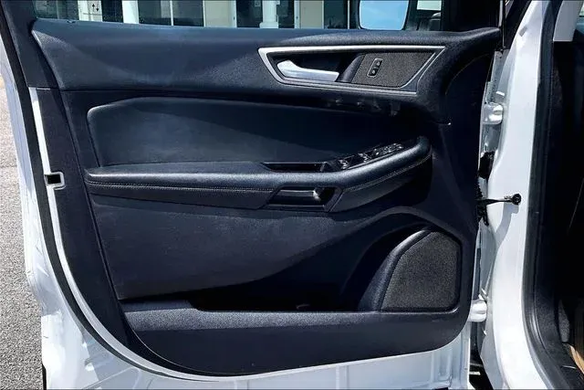 2020 Ford Edge SEL thumbnail 17