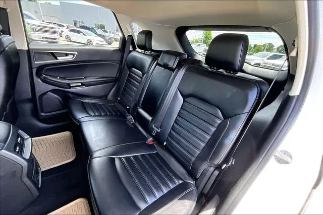 2020 Ford Edge SEL thumbnail 19