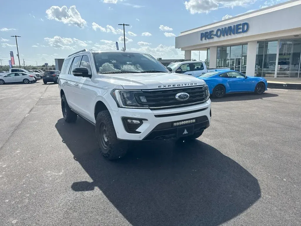 2020 Ford Expedition Max Limited thumbnail 2