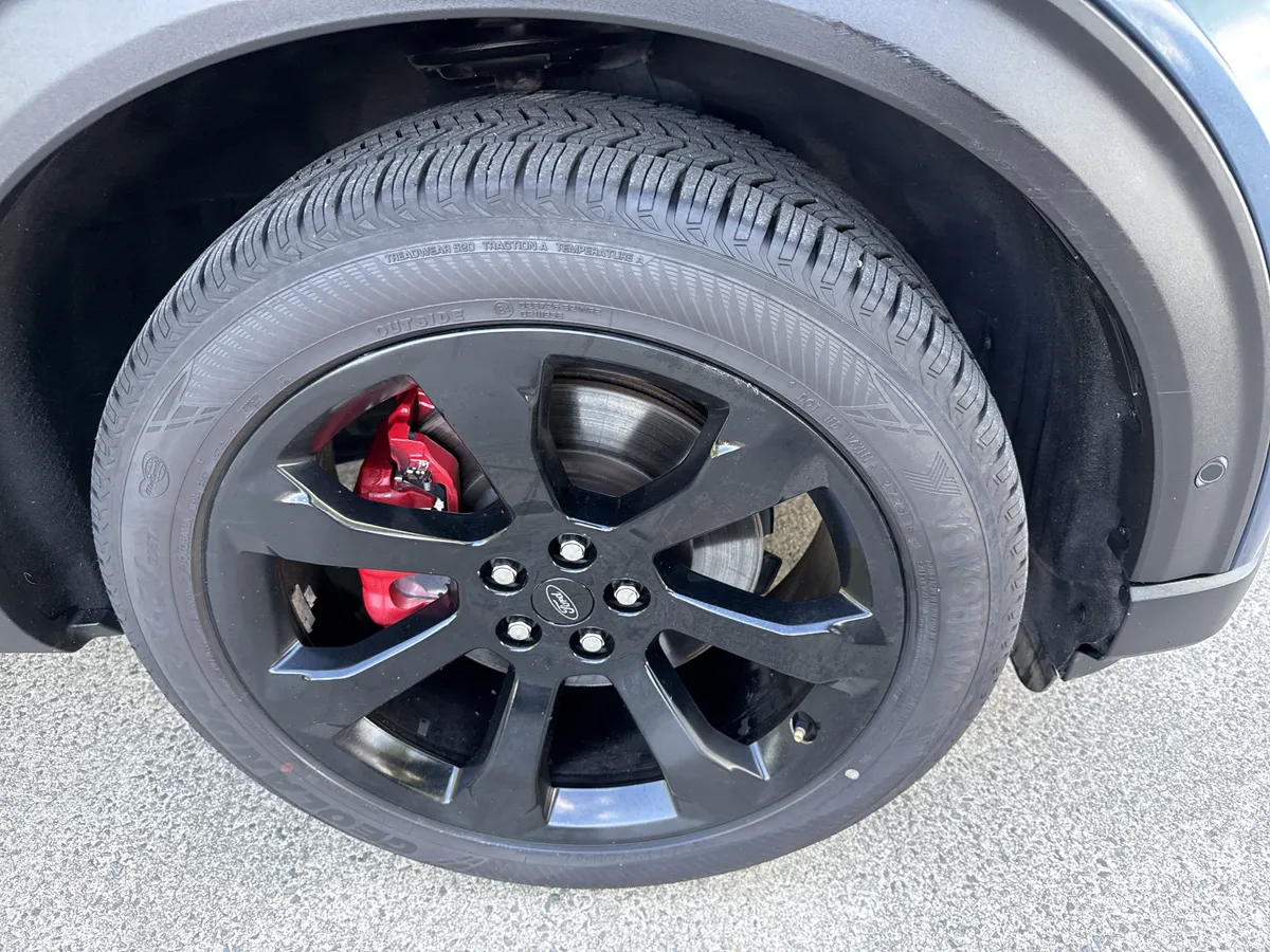 2020 Ford Explorer ST thumbnail 12