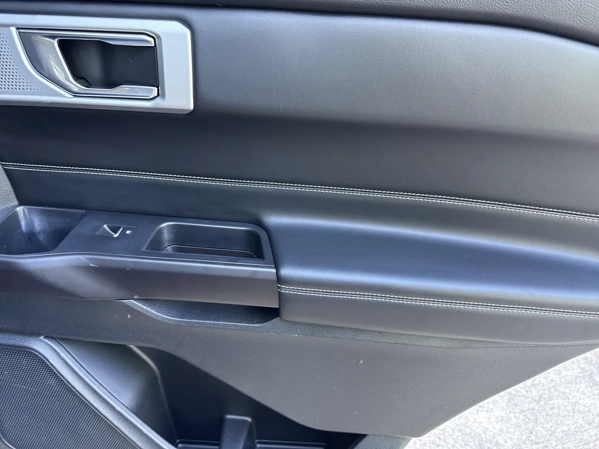 2020 Ford Explorer ST thumbnail 16