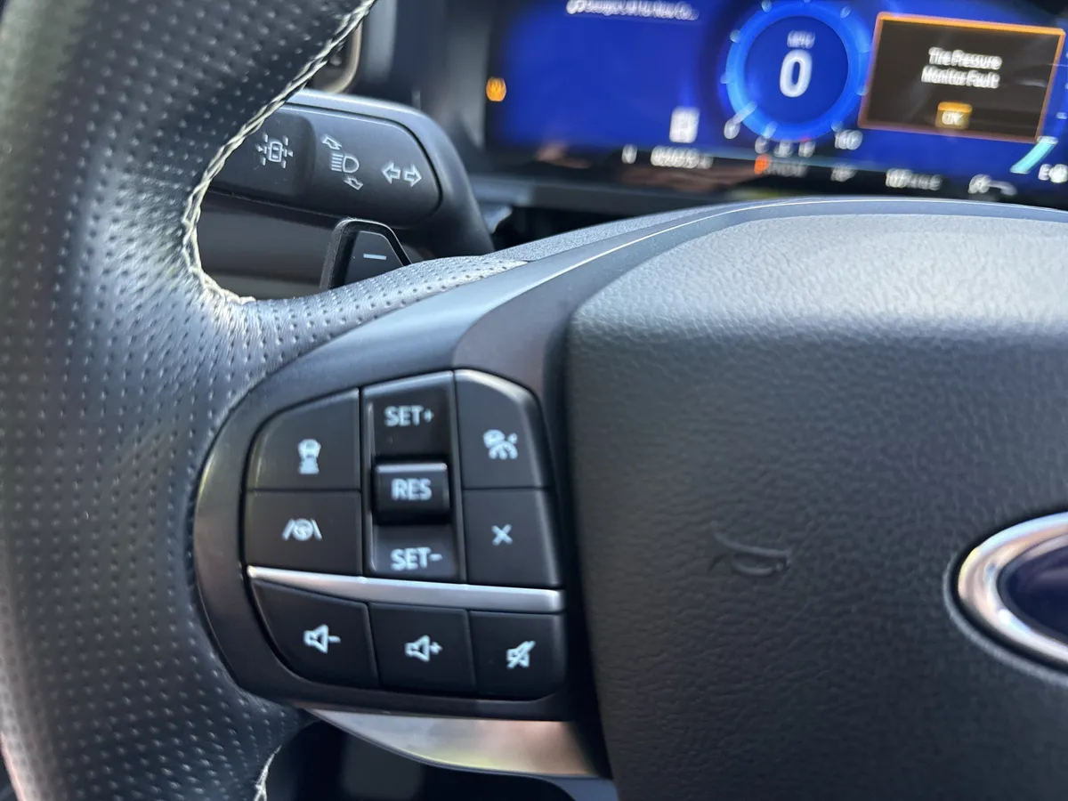 2020 Ford Explorer ST thumbnail 24