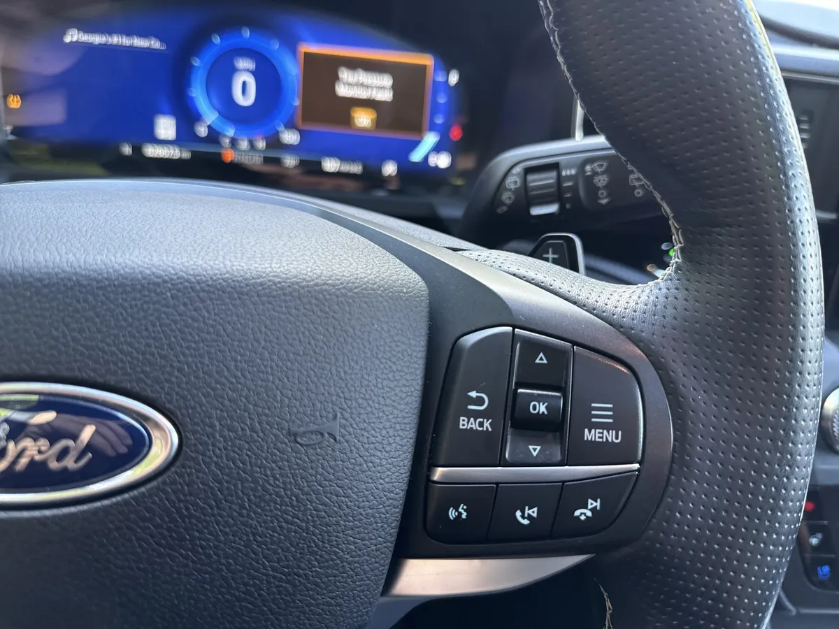 2020 Ford Explorer ST thumbnail 25