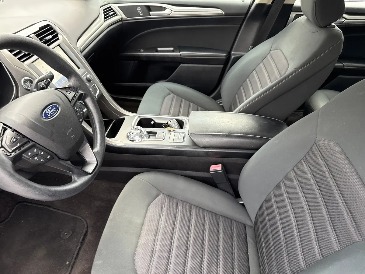 2020 Ford Fusion SE thumbnail 12