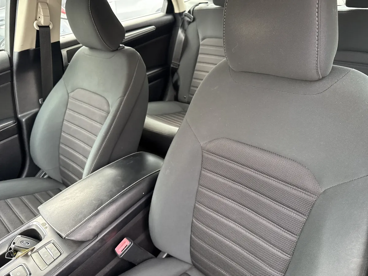 2020 Ford Fusion SE thumbnail 13