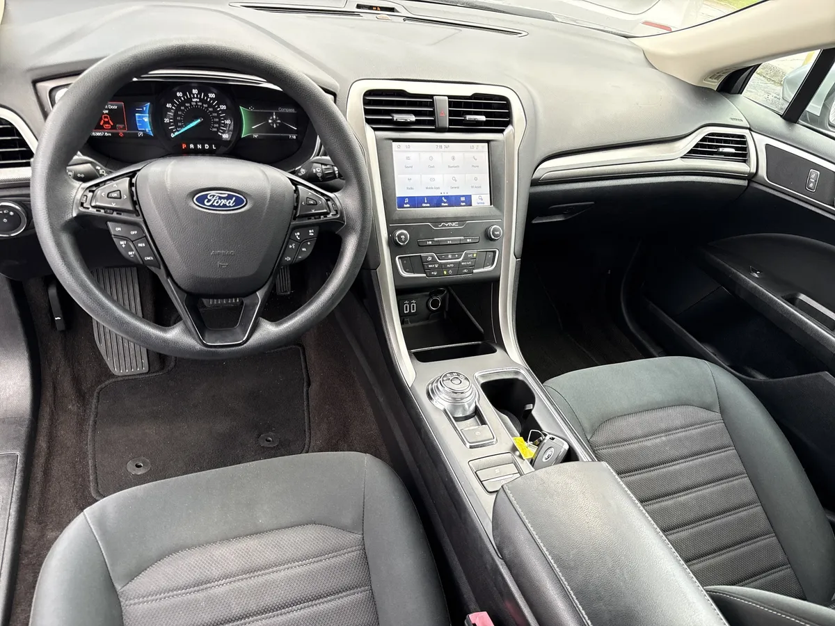 2020 Ford Fusion SE thumbnail 18