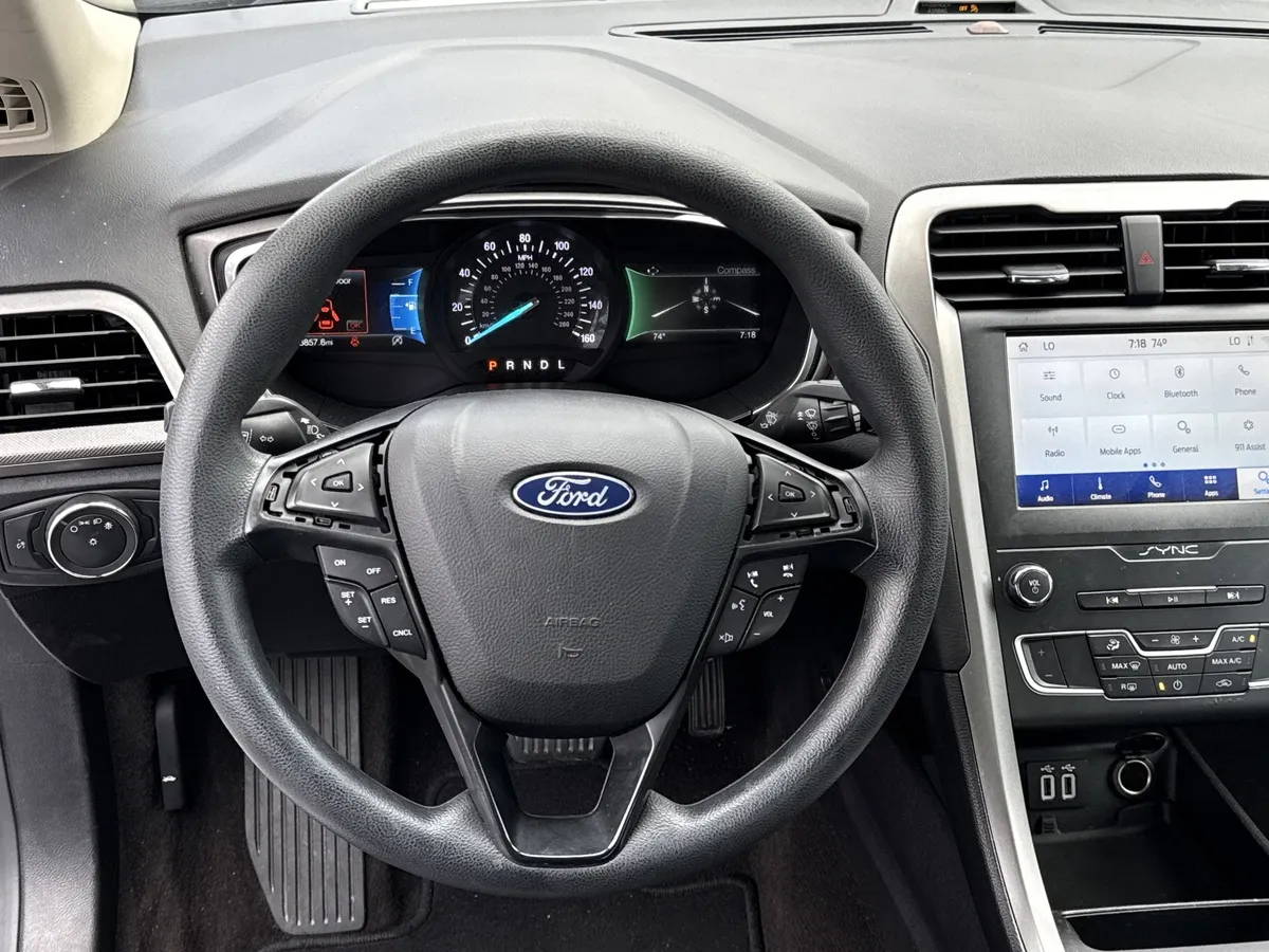 2020 Ford Fusion SE thumbnail 19