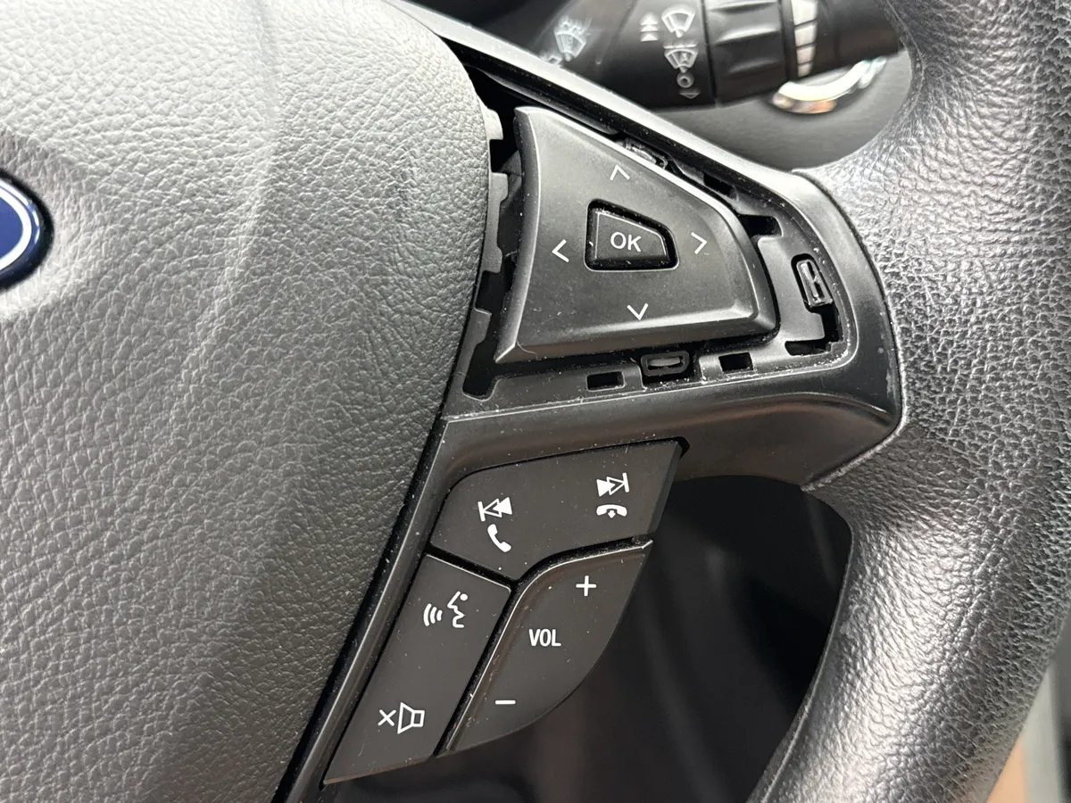 2020 Ford Fusion SE thumbnail 21