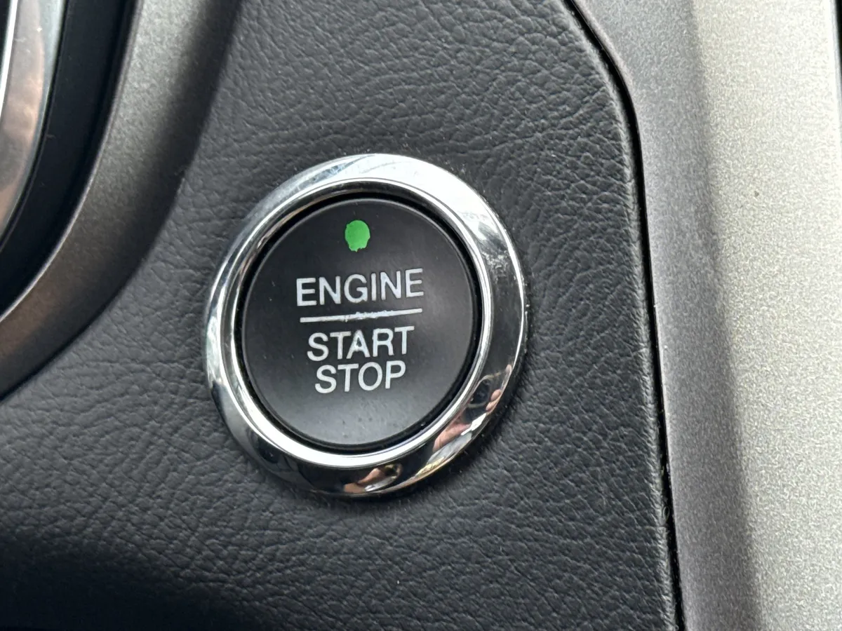 2020 Ford Fusion SE thumbnail 23