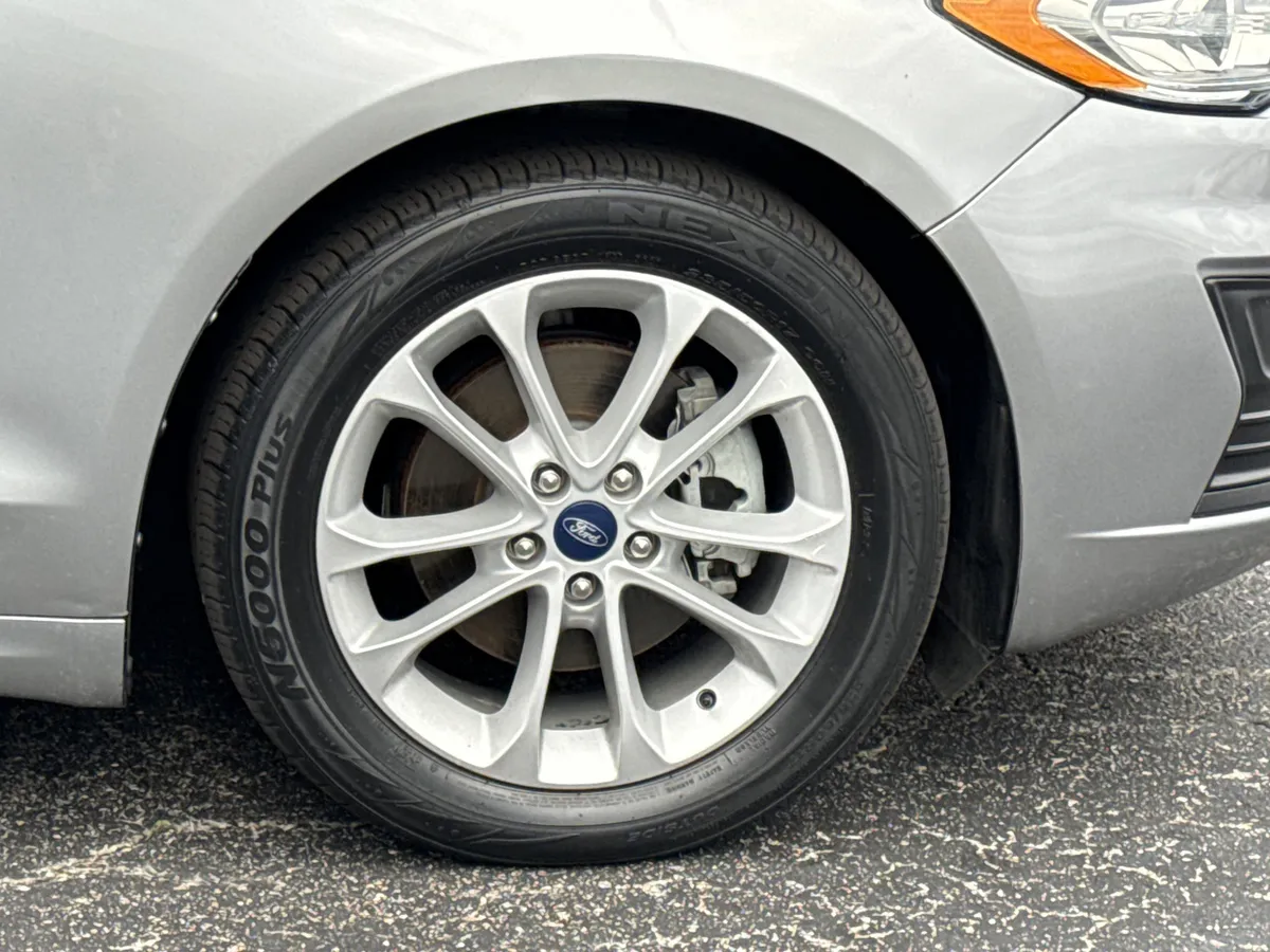 2020 Ford Fusion SE thumbnail 5