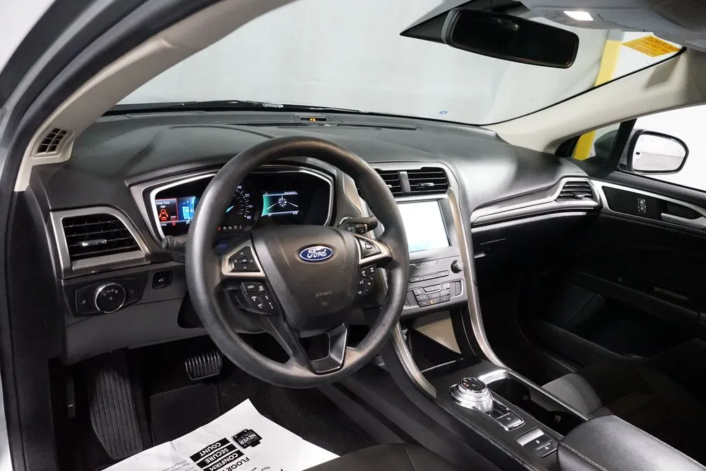2020 Ford Fusion SE thumbnail 11
