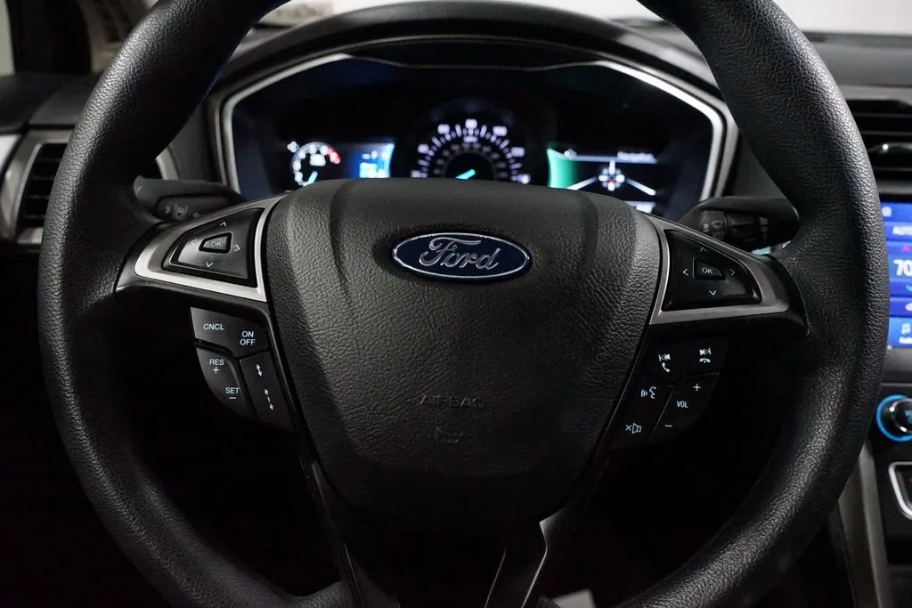 2020 Ford Fusion SE thumbnail 12