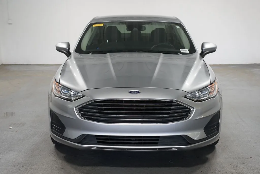 2020 Ford Fusion SE thumbnail 2