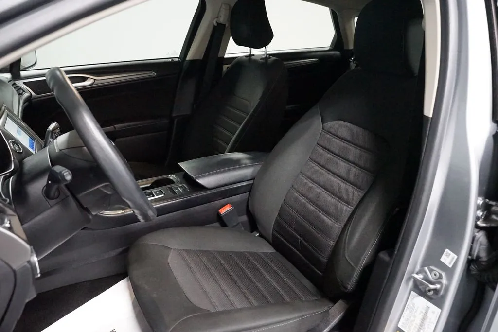 2020 Ford Fusion SE thumbnail 27