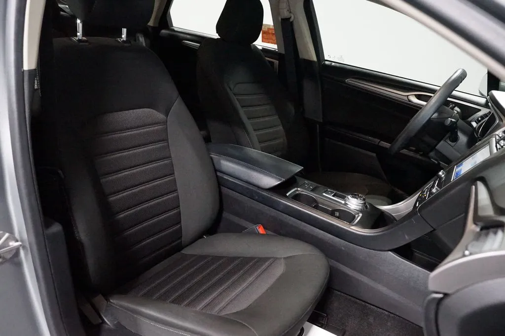 2020 Ford Fusion SE thumbnail 28