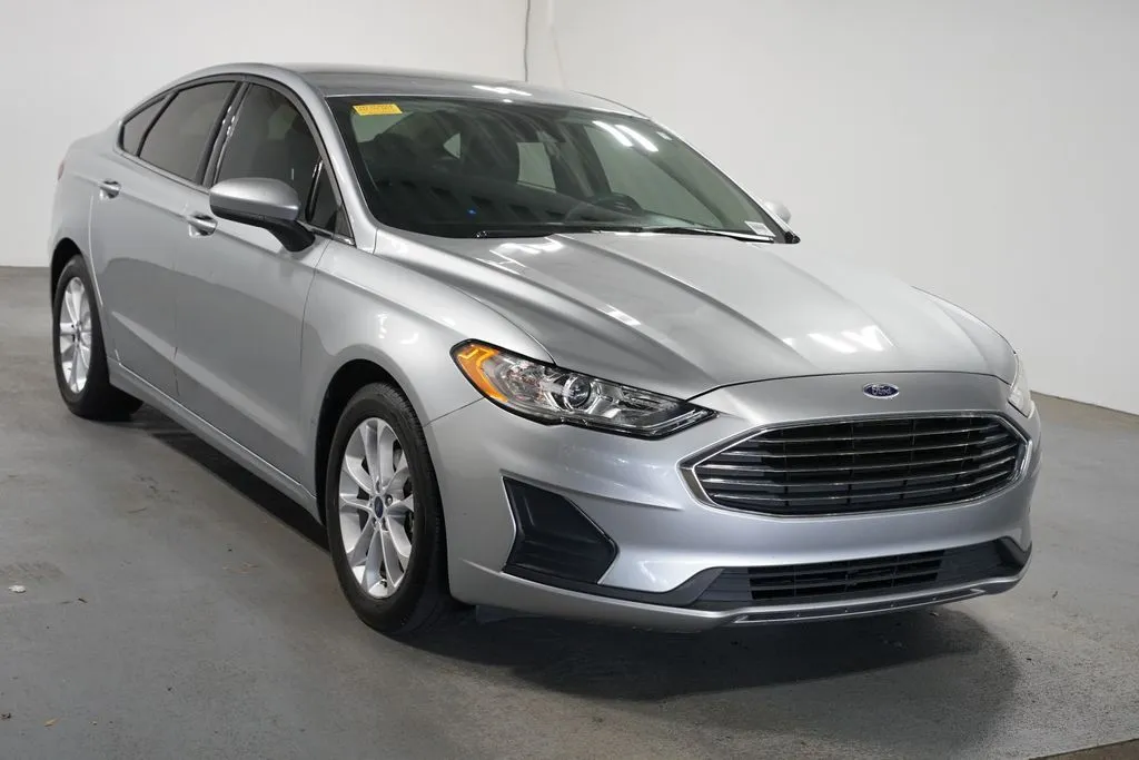 2020 Ford Fusion SE thumbnail 3