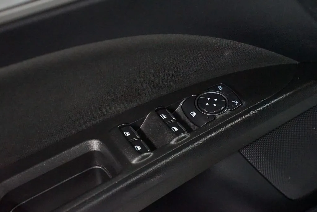 2020 Ford Fusion SE thumbnail 31