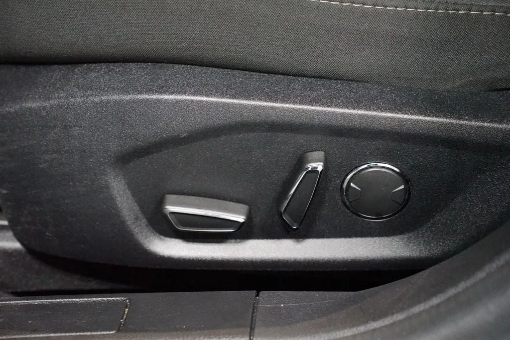 2020 Ford Fusion SE thumbnail 33