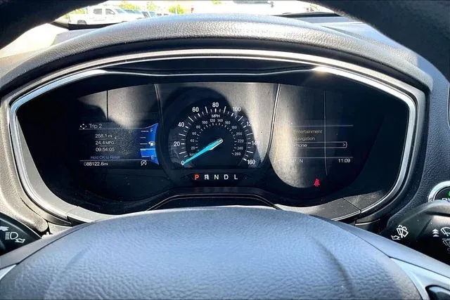 2020 Ford Fusion SE thumbnail 12